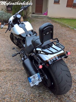 Copie de Sacoche SO02 sur Softail Breakout CVO Pro street (1) (conflit du 28-10-2016 à 13h21)